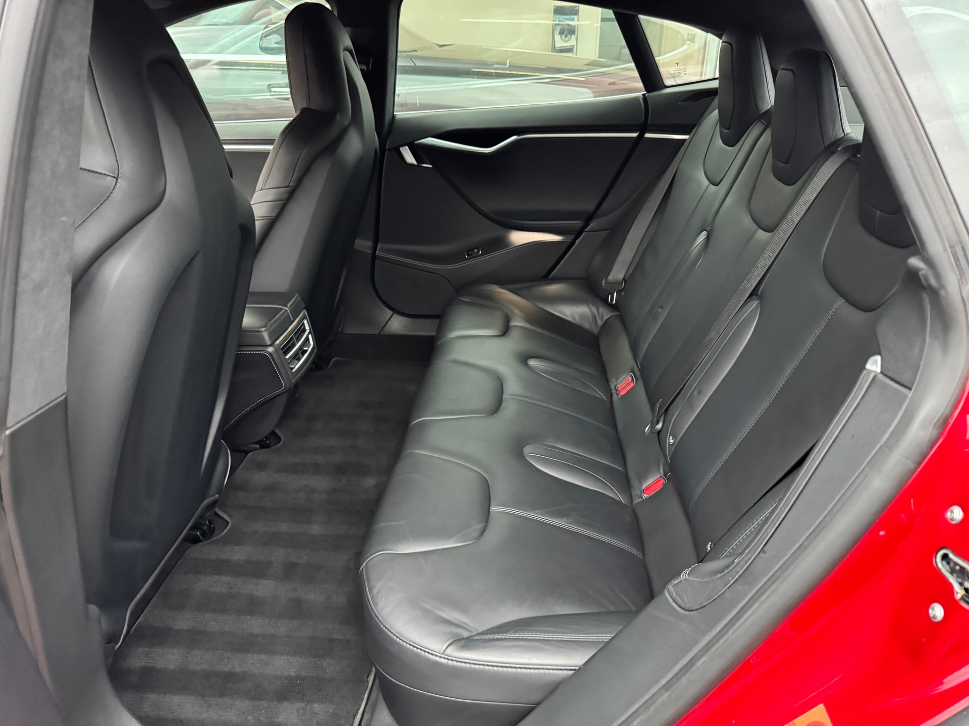 TESLA Model S 90 D-image-8