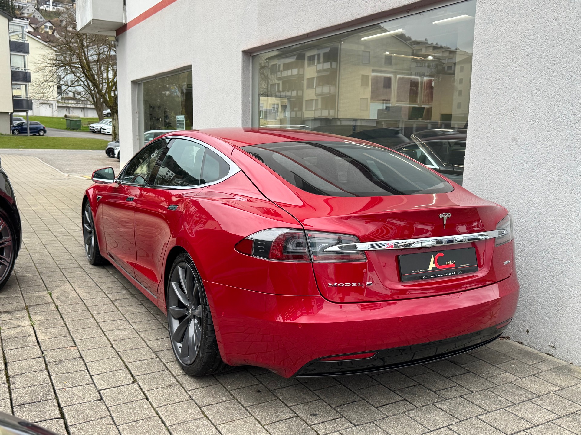 TESLA Model S 90 D-image-1