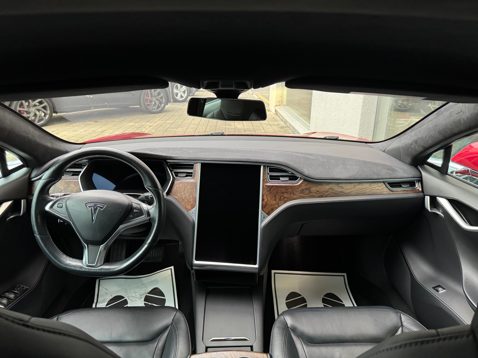 TESLA Model S 90 D-image-9