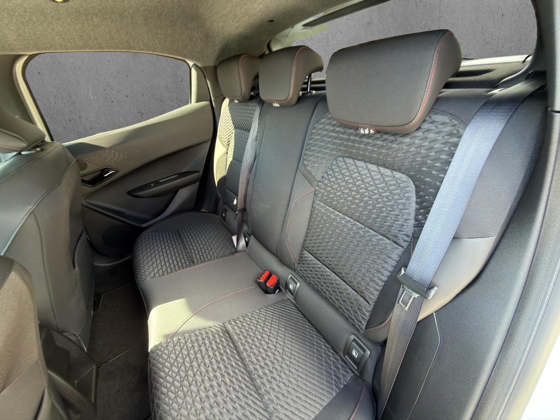 RENAULT Clio 1.8 E-Tech techno-image-10