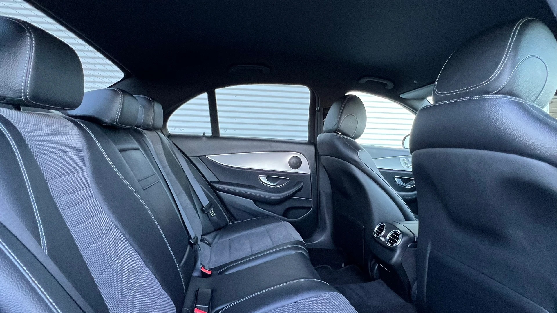 MERCEDES-BENZ E 200 AVANTGARDE 9G-TRONIC l 184 PS-image-24