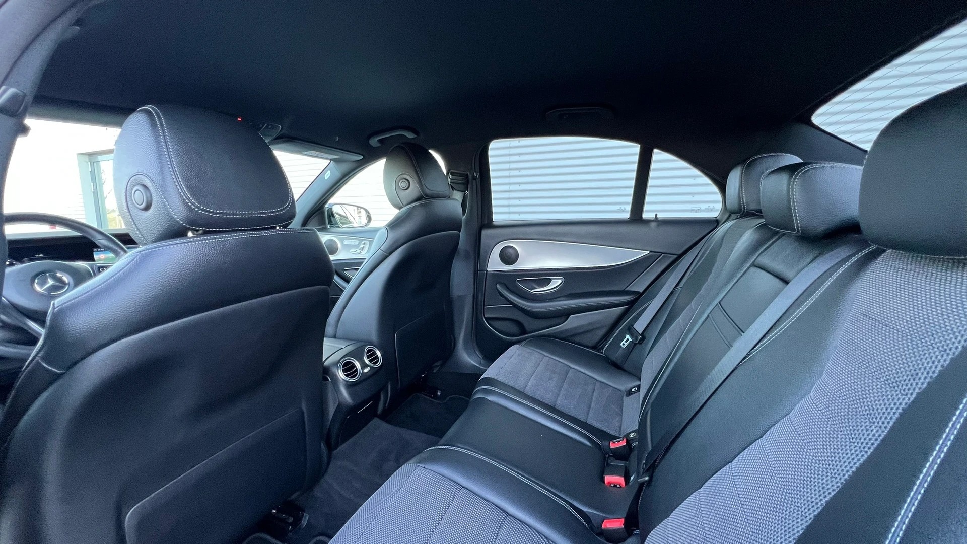 MERCEDES-BENZ E 200 AVANTGARDE 9G-TRONIC l 184 PS-image-25