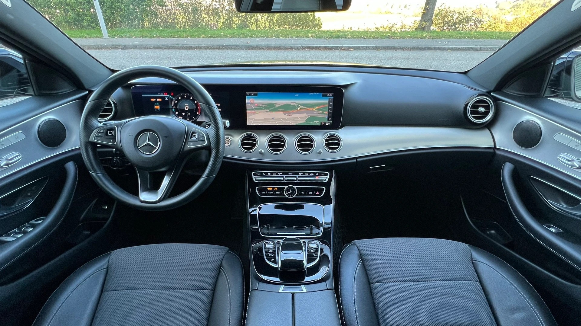 MERCEDES-BENZ E 200 AVANTGARDE 9G-TRONIC l 184 PS-image-18