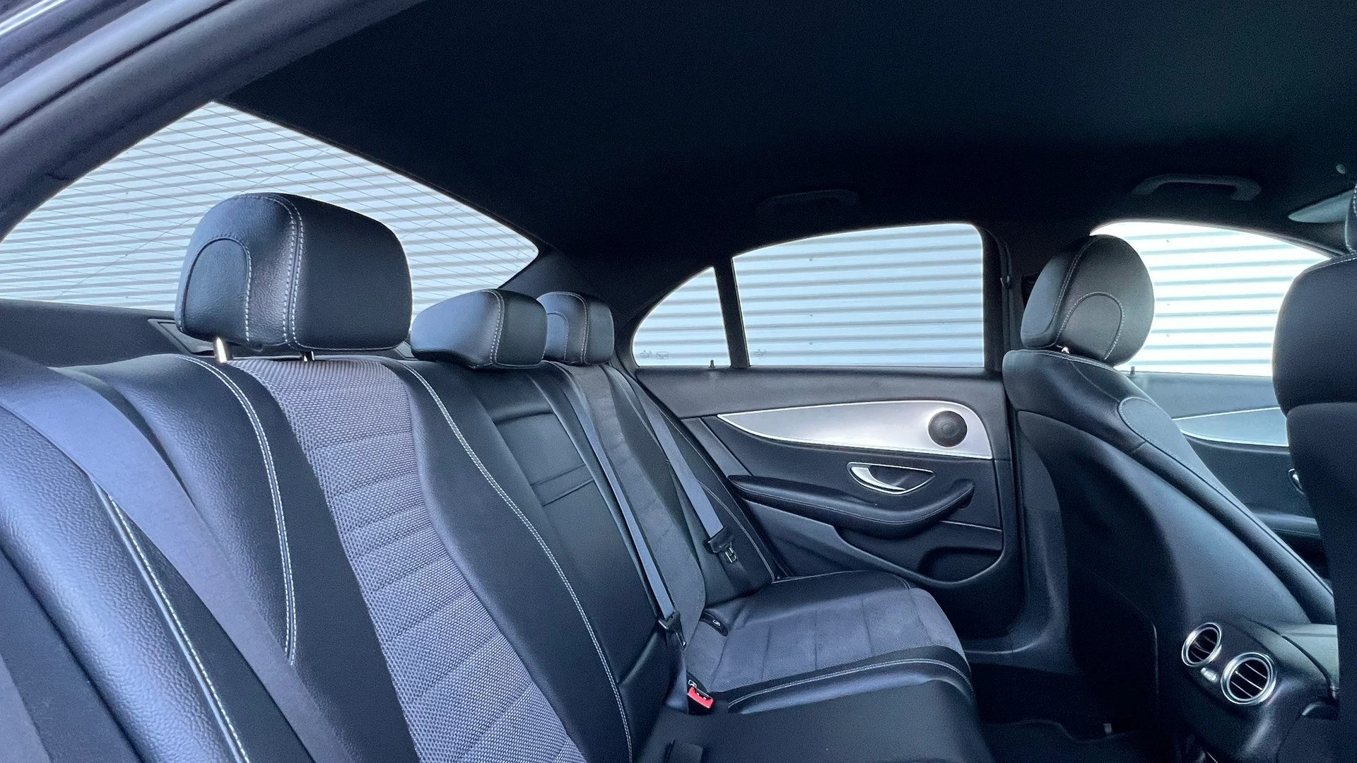 MERCEDES-BENZ E 200 AVANTGARDE 9G-TRONIC l 184 PS-image-27