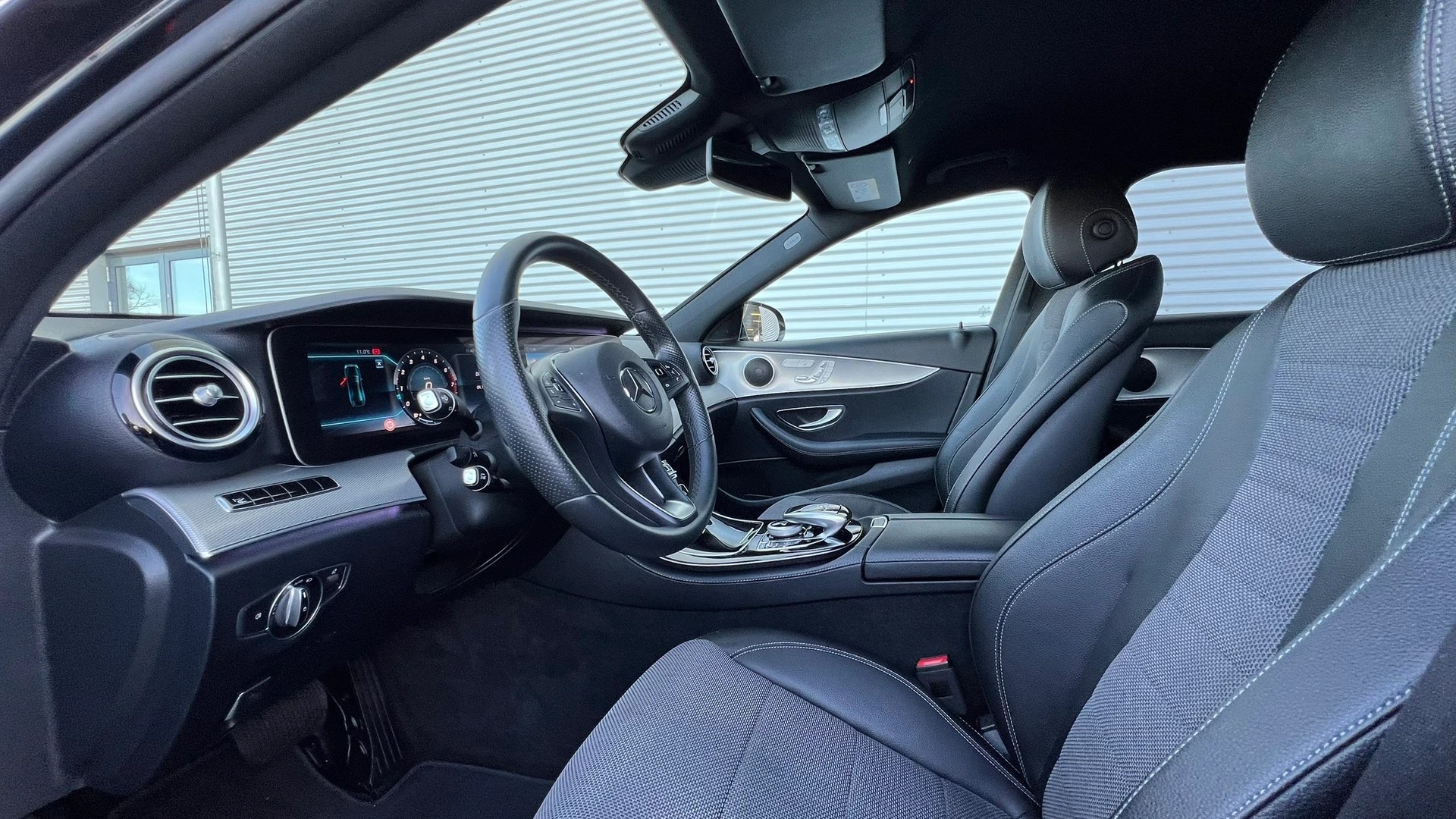 MERCEDES-BENZ E 200 AVANTGARDE 9G-TRONIC l 184 PS-image-20