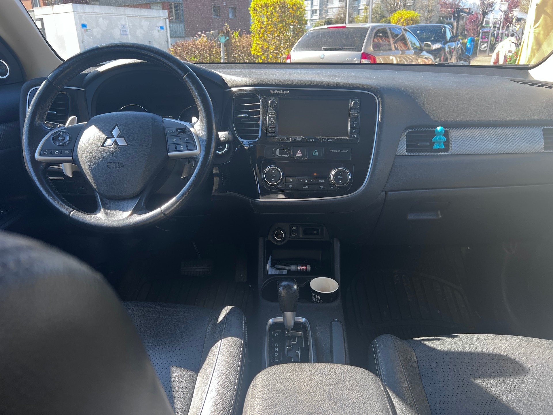 MITSUBISHI Outlander 2.2 DID Navigator Safety 4WD Automatic-image-6