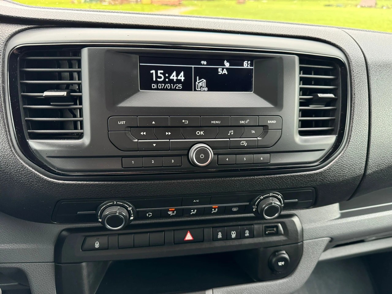 PEUGEOT Traveller 2.0 BlueHDi Active Standard 9 Sitzer-image-9