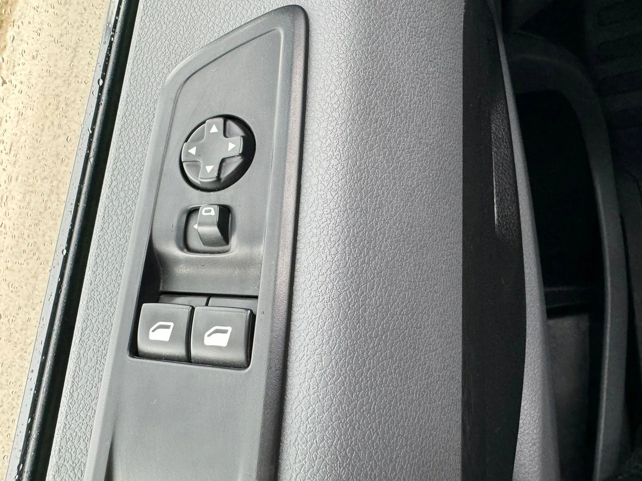 PEUGEOT Traveller 2.0 BlueHDi Active Standard 9 Sitzer-image-14