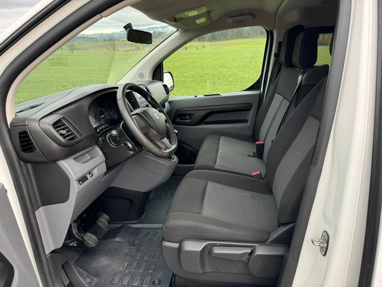 PEUGEOT Traveller 2.0 BlueHDi Active Standard 9 Sitzer-image-7