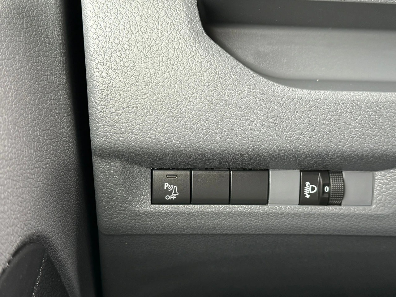 PEUGEOT Traveller 2.0 BlueHDi Active Standard 9 Sitzer-image-12