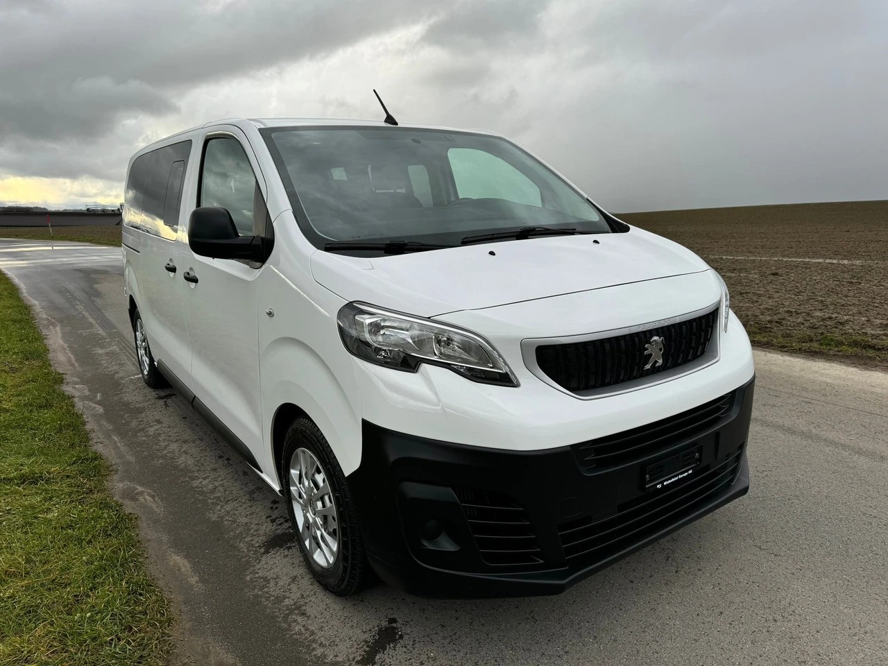 PEUGEOT Traveller 2.0 BlueHDi Active Standard 9 Sitzer-image-1