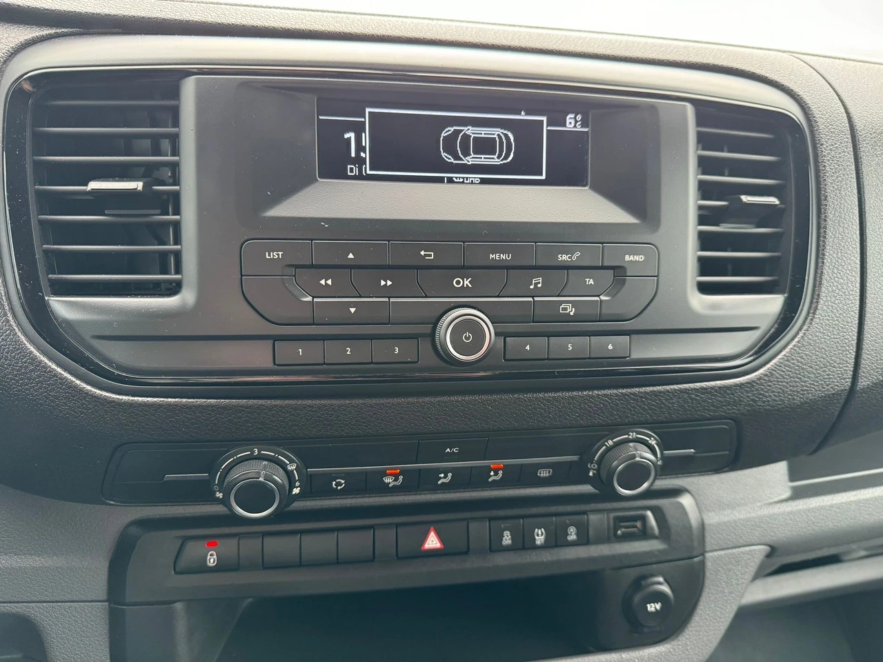 PEUGEOT Traveller 2.0 BlueHDi Active Standard 9 Sitzer-image-11