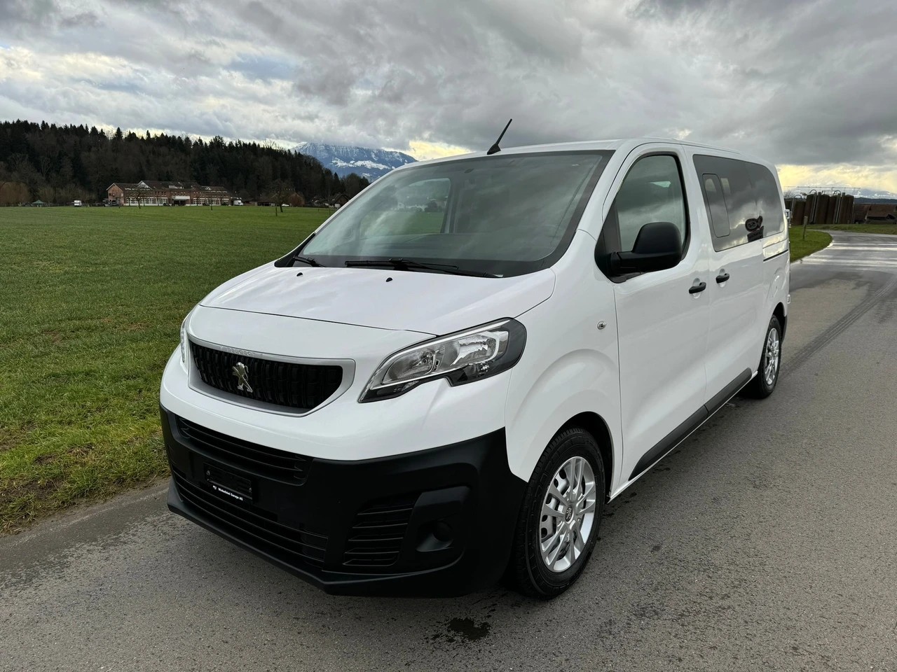 PEUGEOT Traveller 2.0 BlueHDi Active Standard 9 Sitzer-image-0