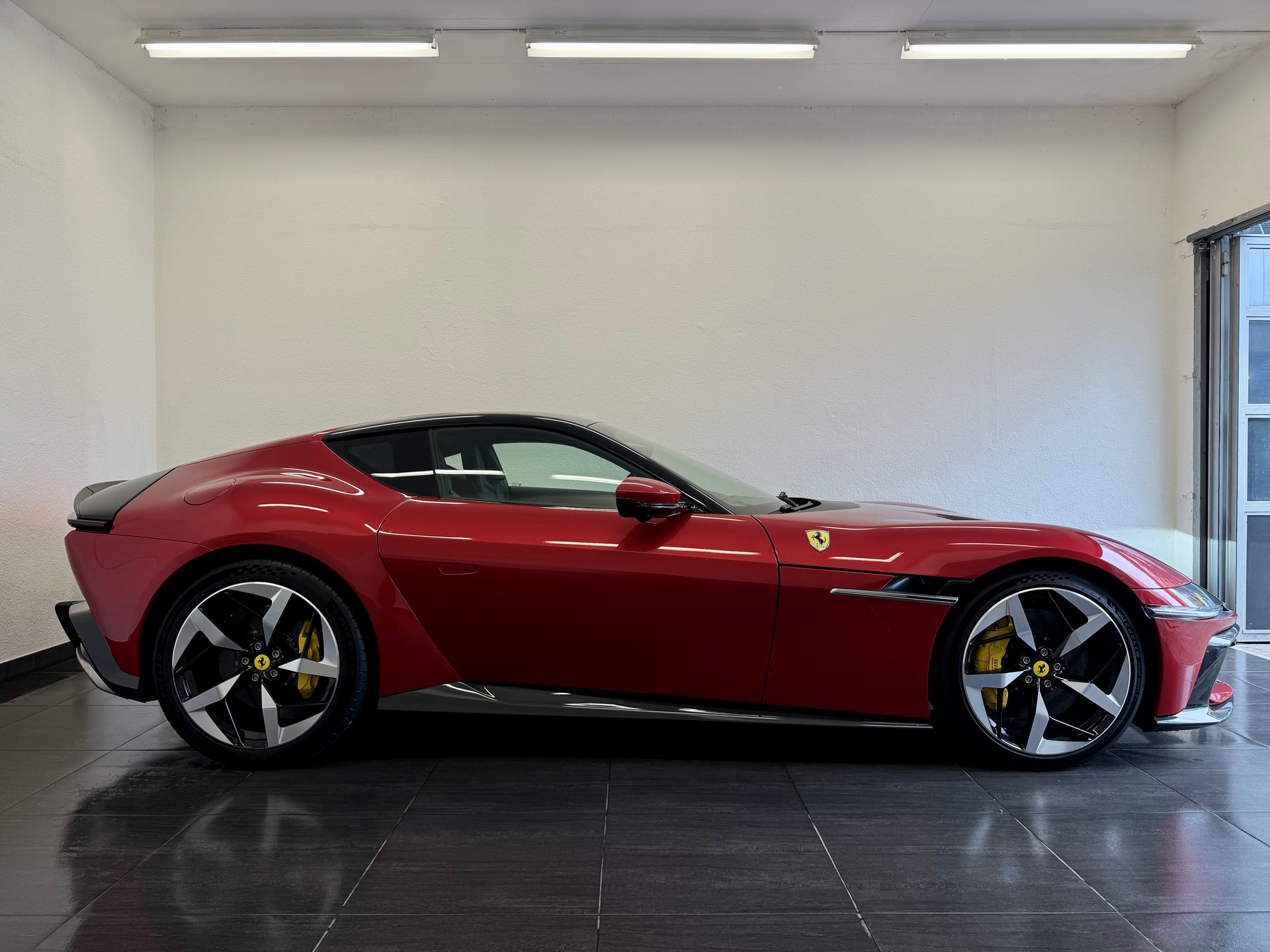 FERRARI 12 Cilindri-image-4