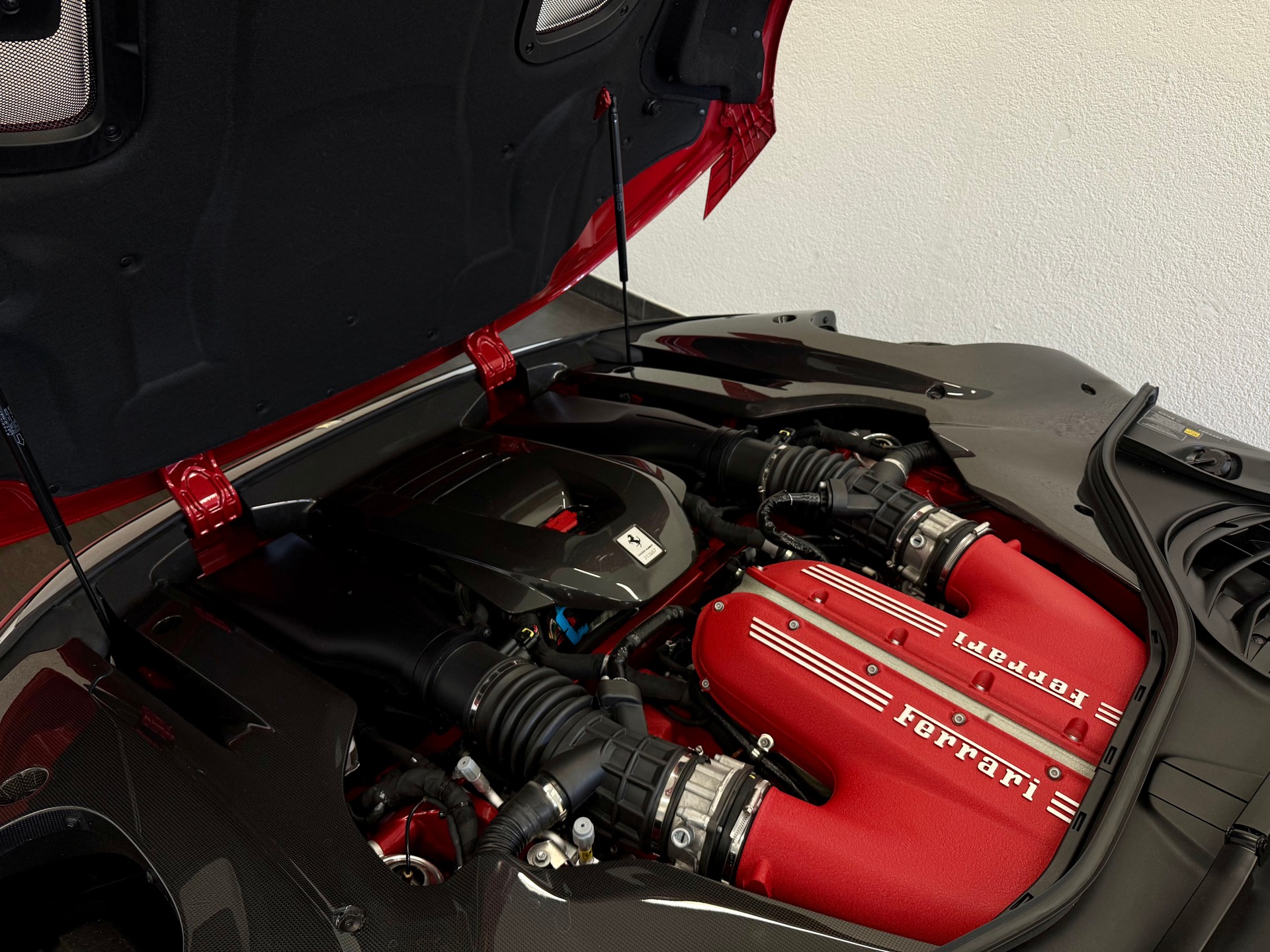 FERRARI 12 Cilindri-image-5