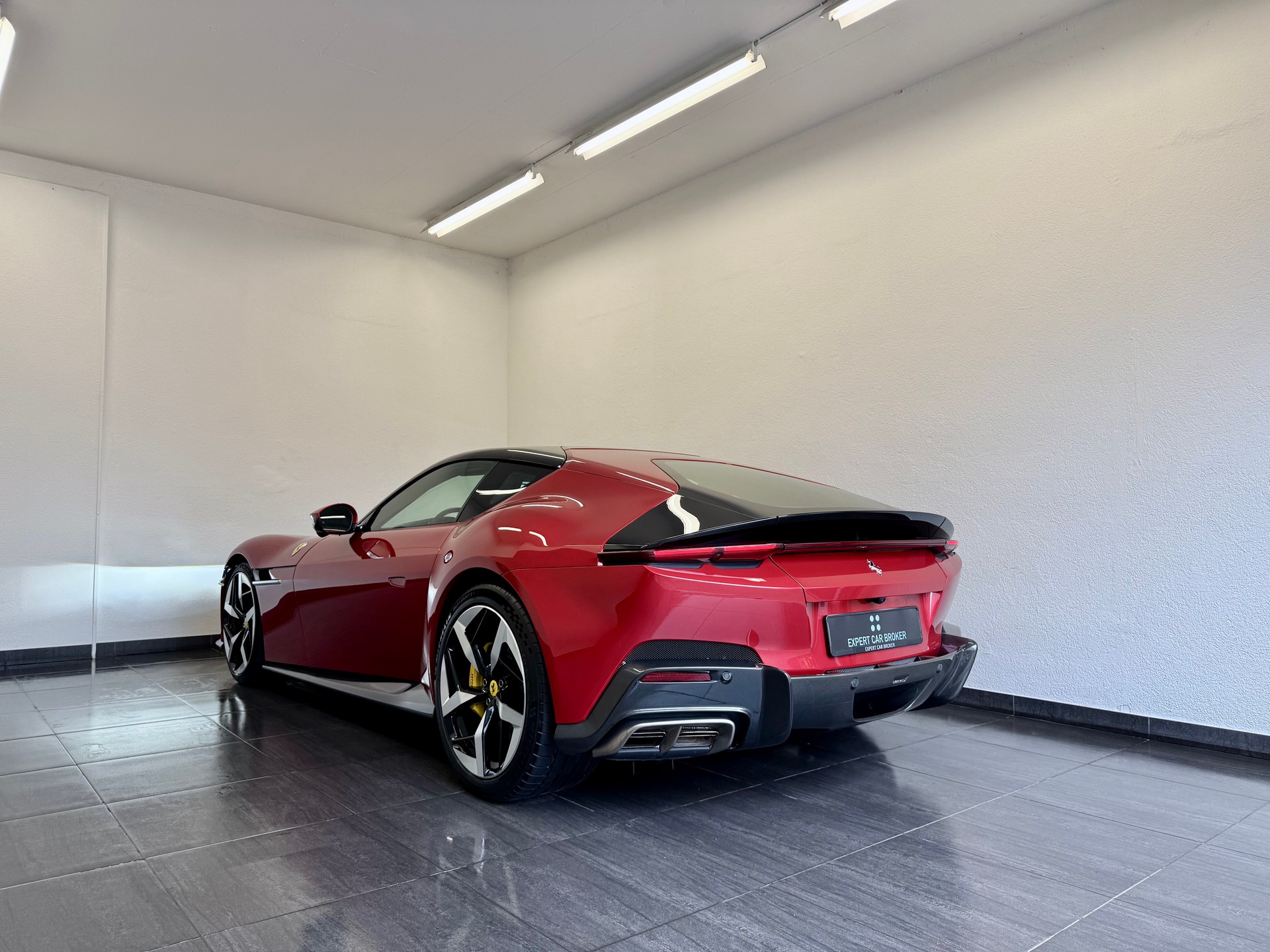 FERRARI 12 Cilindri-image-12