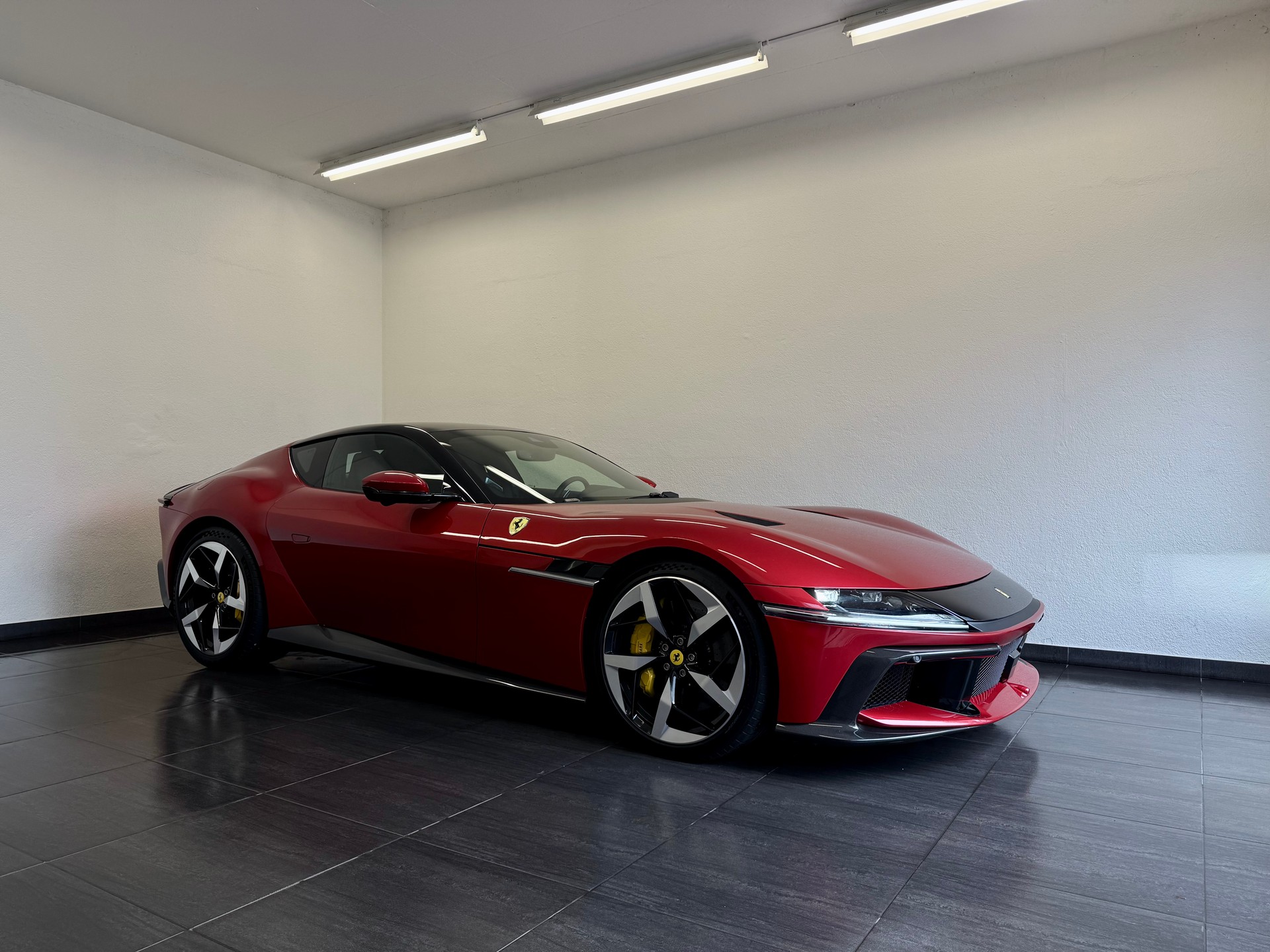 FERRARI 12 Cilindri-image-0