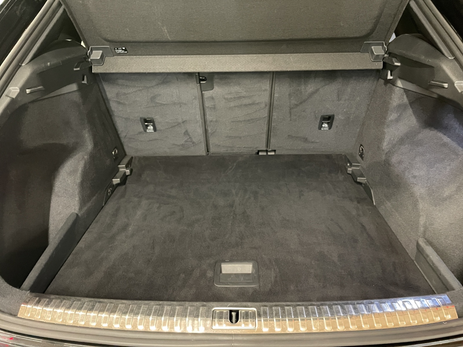 AUDI Q3 45 TFSI S line quattro-image-10