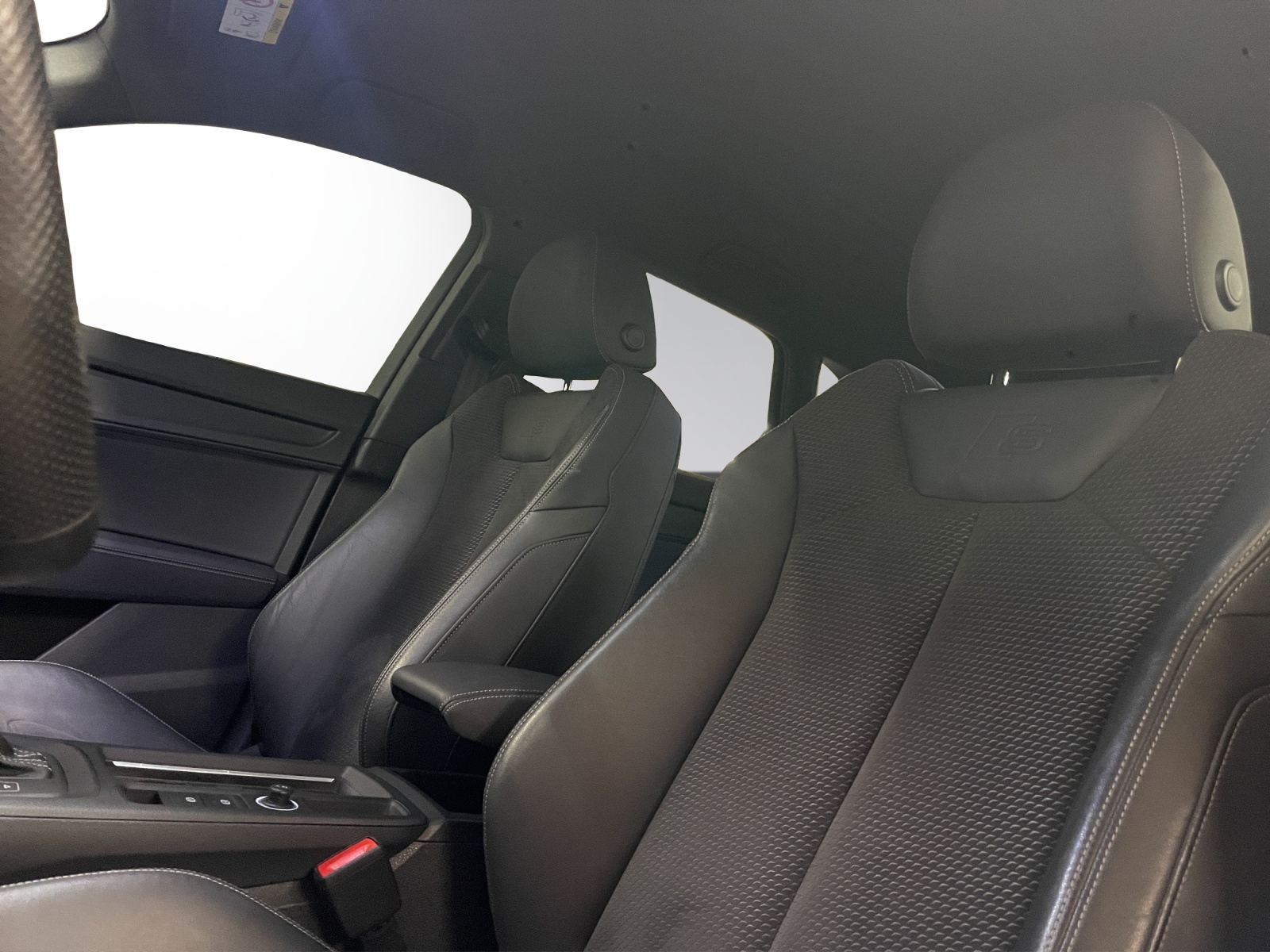 AUDI Q3 45 TFSI S line quattro-image-8