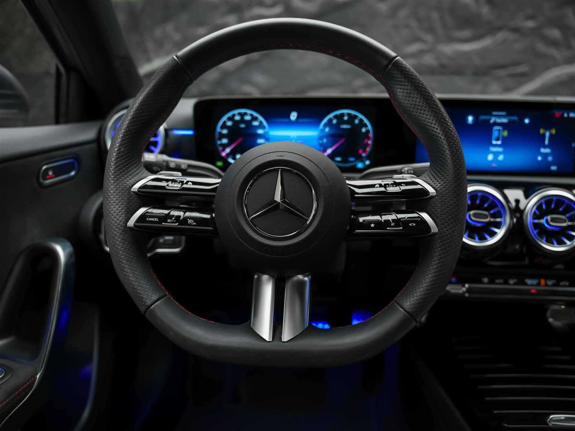 MERCEDES-BENZ A 250 AMG Line 4Matic 8G-DCT *Panorama*Multibeam LED*Lenkradheizung*-image-22