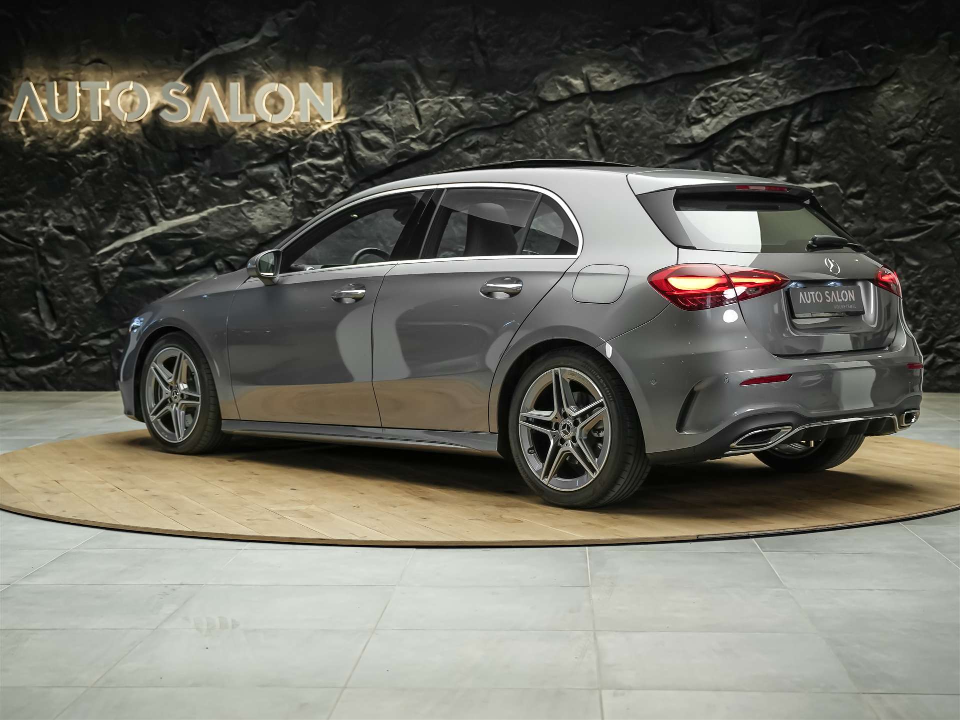 MERCEDES-BENZ A 250 AMG Line 4Matic 8G-DCT *Panorama*Multibeam LED*Lenkradheizung*-image-3