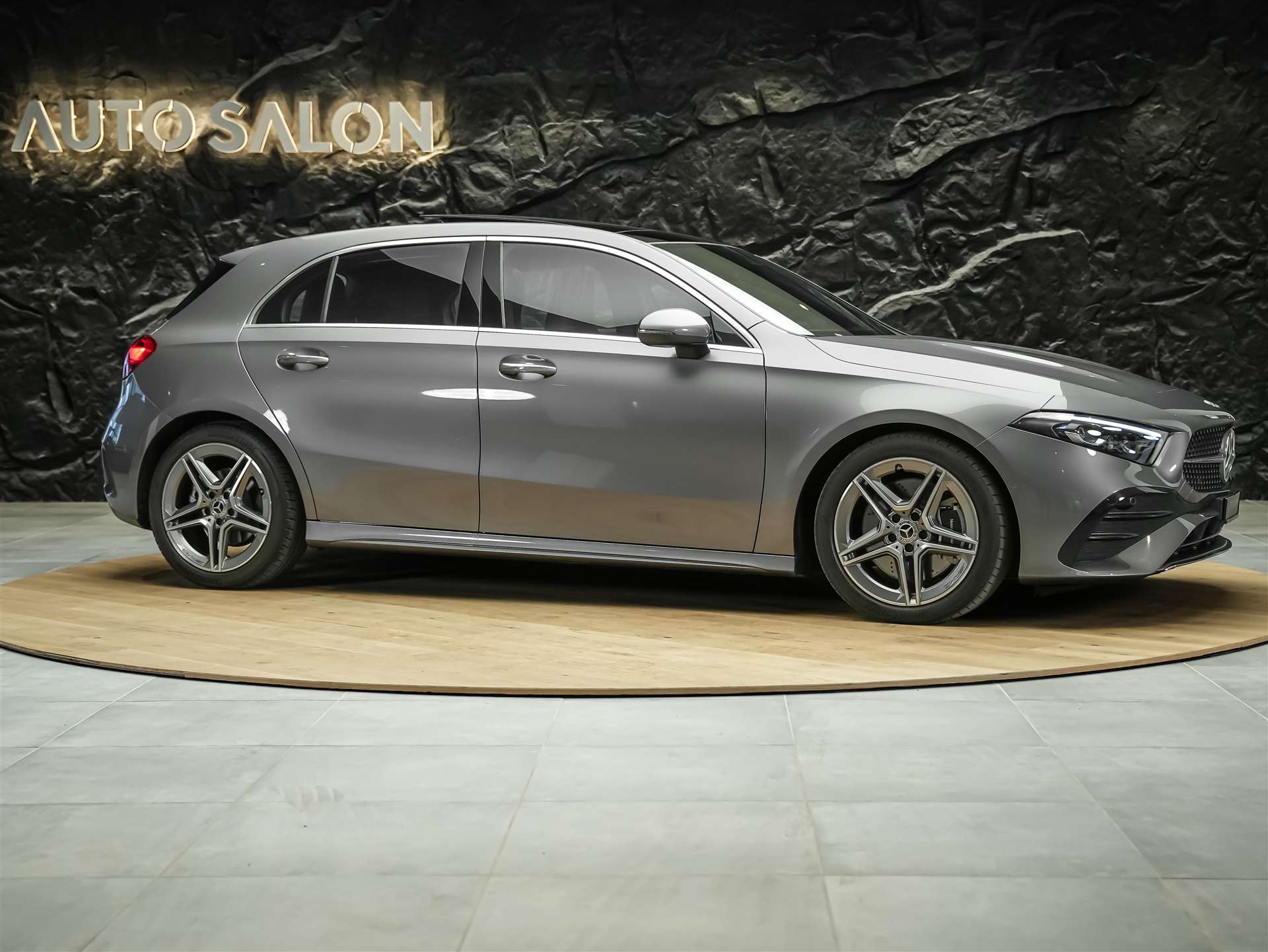 MERCEDES-BENZ A 250 AMG Line 4Matic 8G-DCT *Panorama*Multibeam LED*Lenkradheizung*-image-6