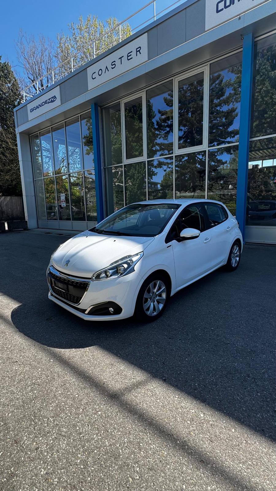 PEUGEOT 208 1.2 PureTech Signature-image-1
