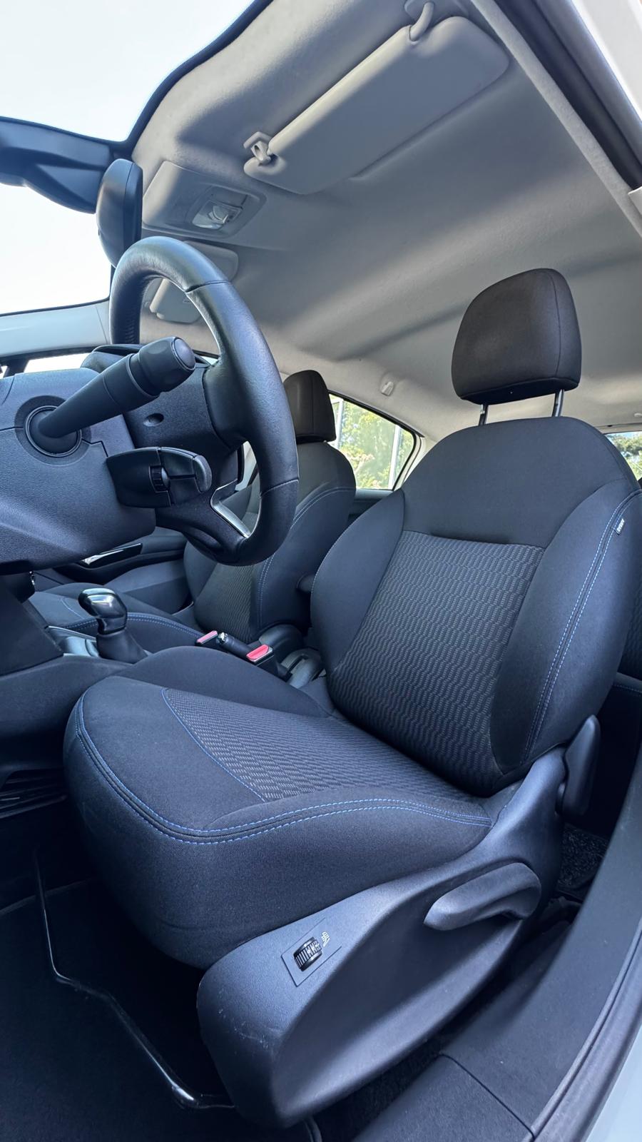 PEUGEOT 208 1.2 PureTech Signature-image-5
