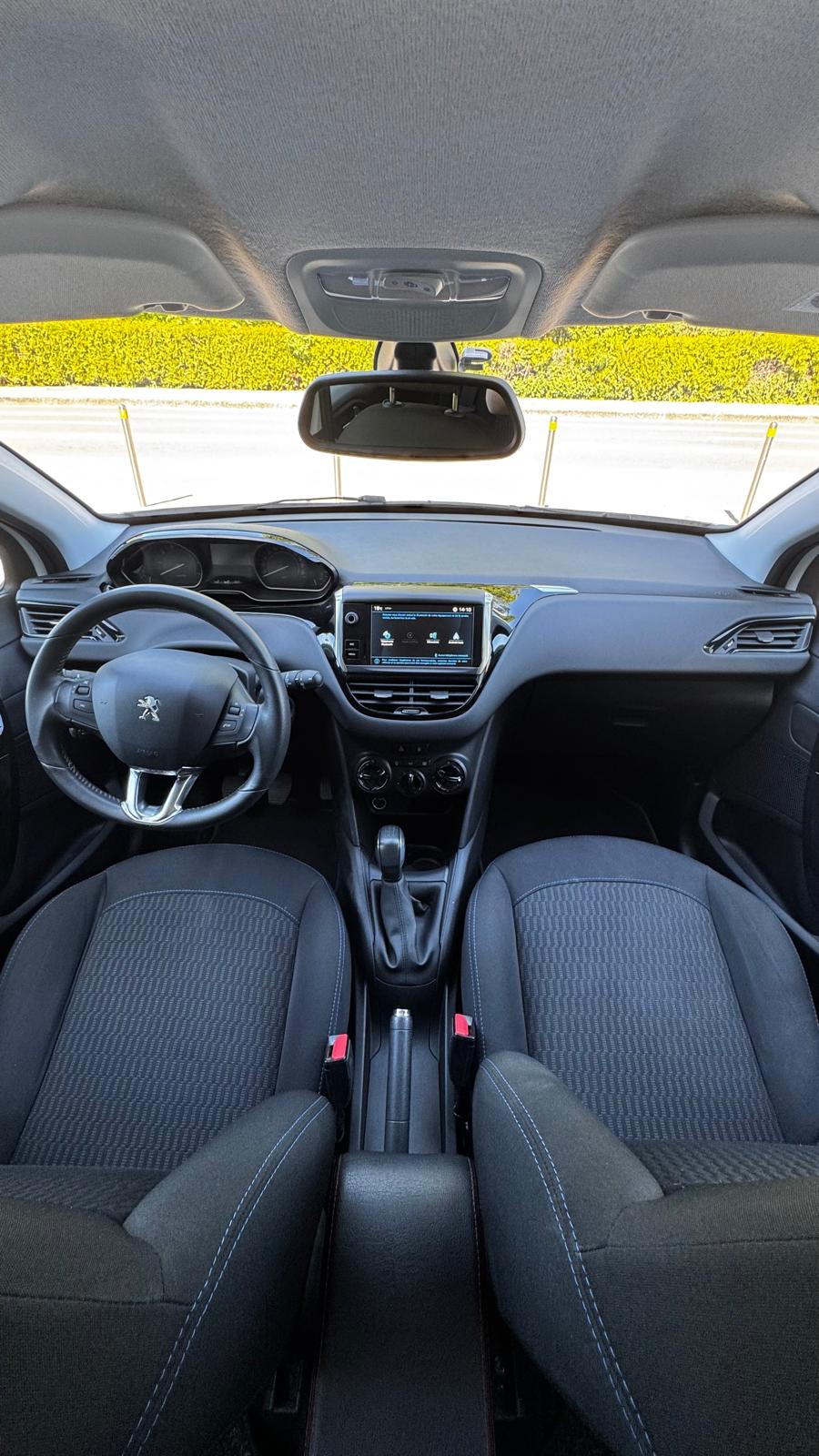 PEUGEOT 208 1.2 PureTech Signature-image-7