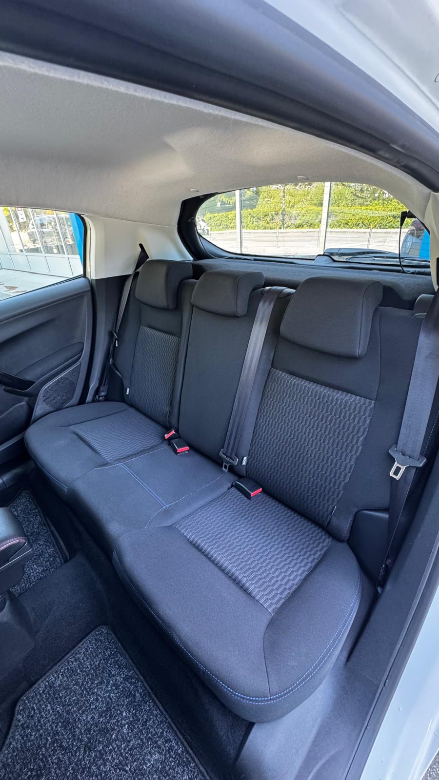 PEUGEOT 208 1.2 PureTech Signature-image-6
