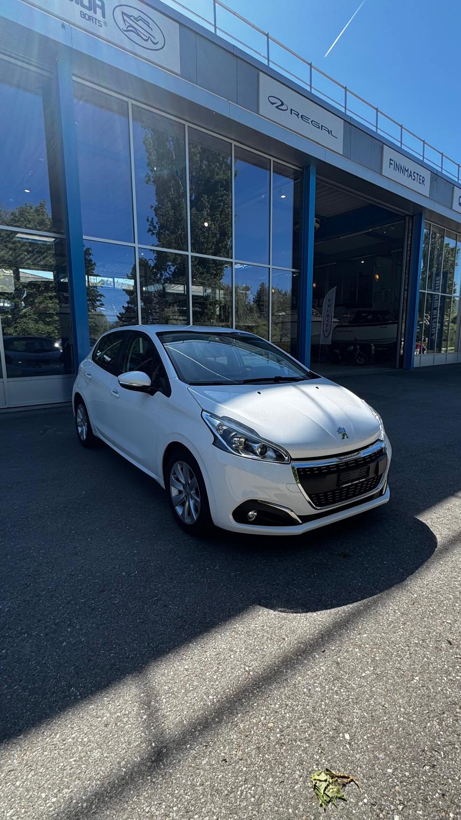PEUGEOT 208 1.2 PureTech Signature-image-0