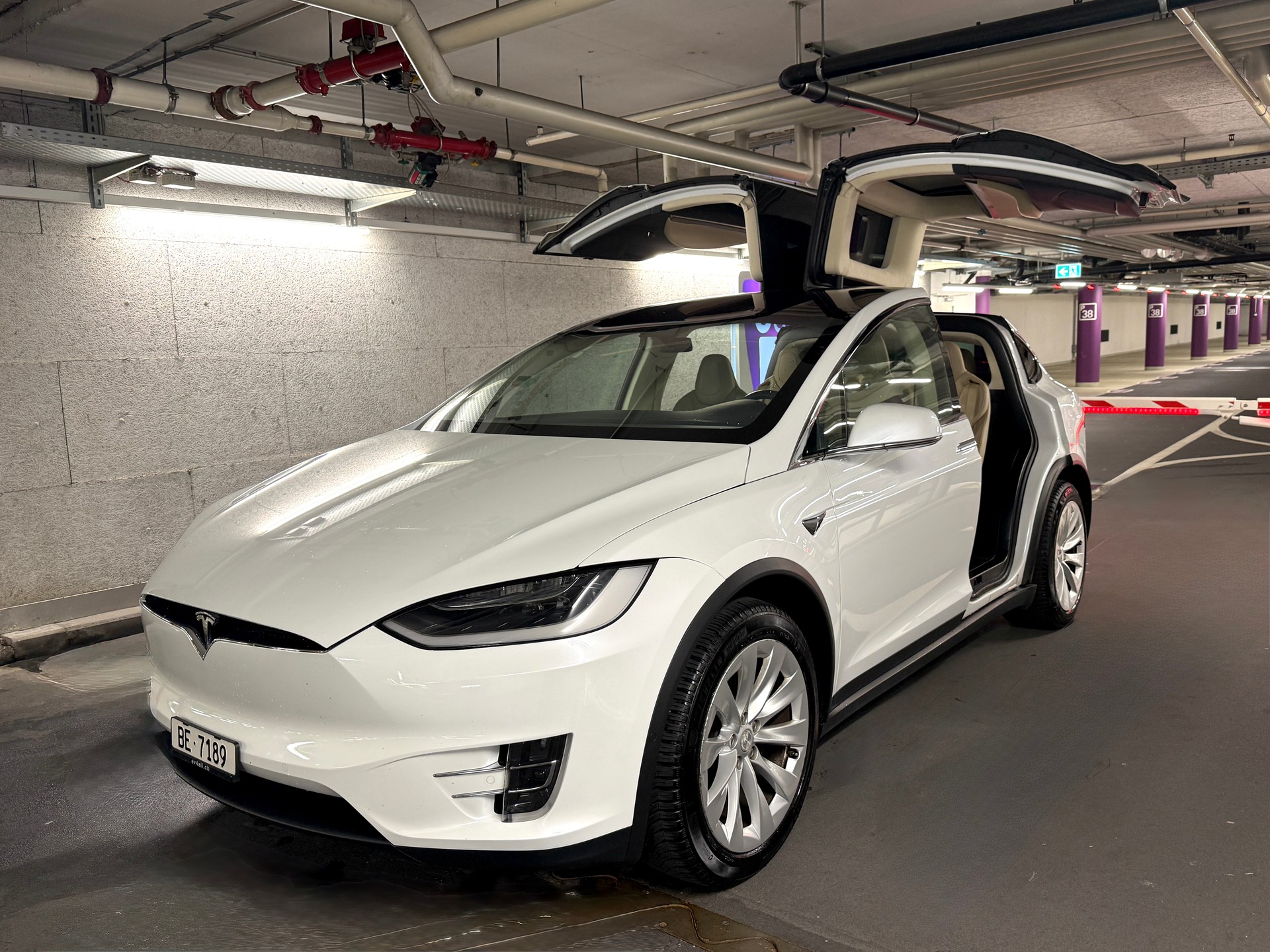 TESLA Model X 90 D-image-0