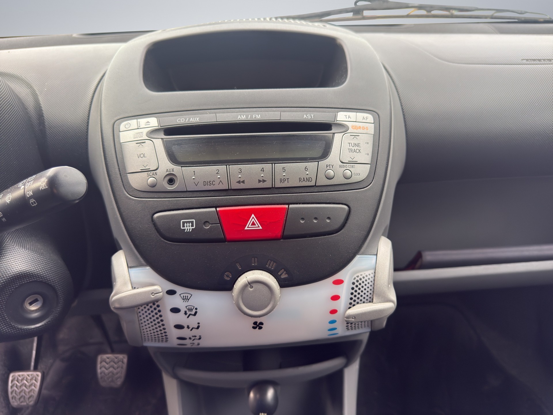 CITROEN C1 1.0i-image-12