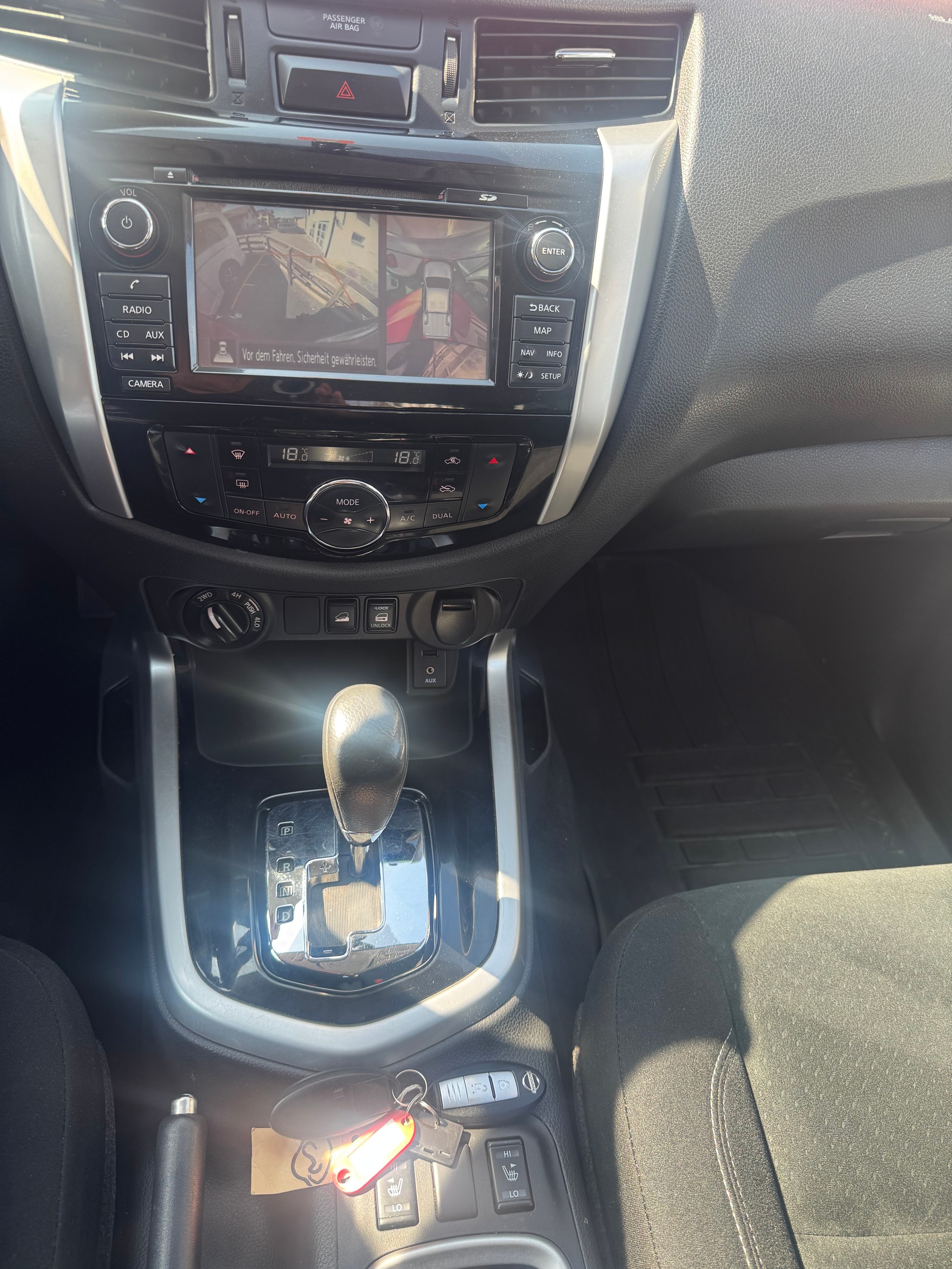 NISSAN Navara Double Cab N-Connecta 2.3 dCi 4WD Automatic-image-13