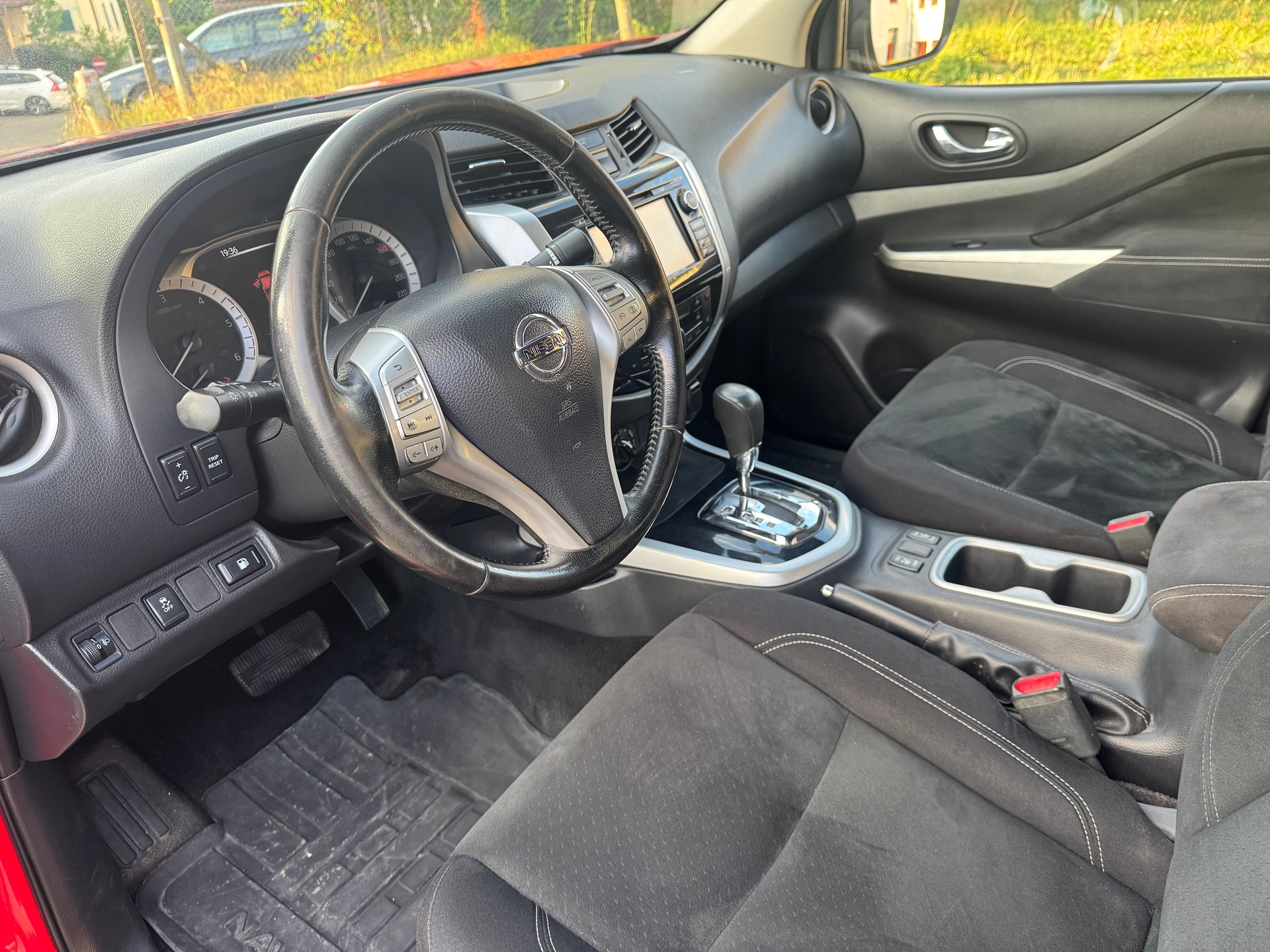NISSAN Navara Double Cab N-Connecta 2.3 dCi 4WD Automatic-image-12