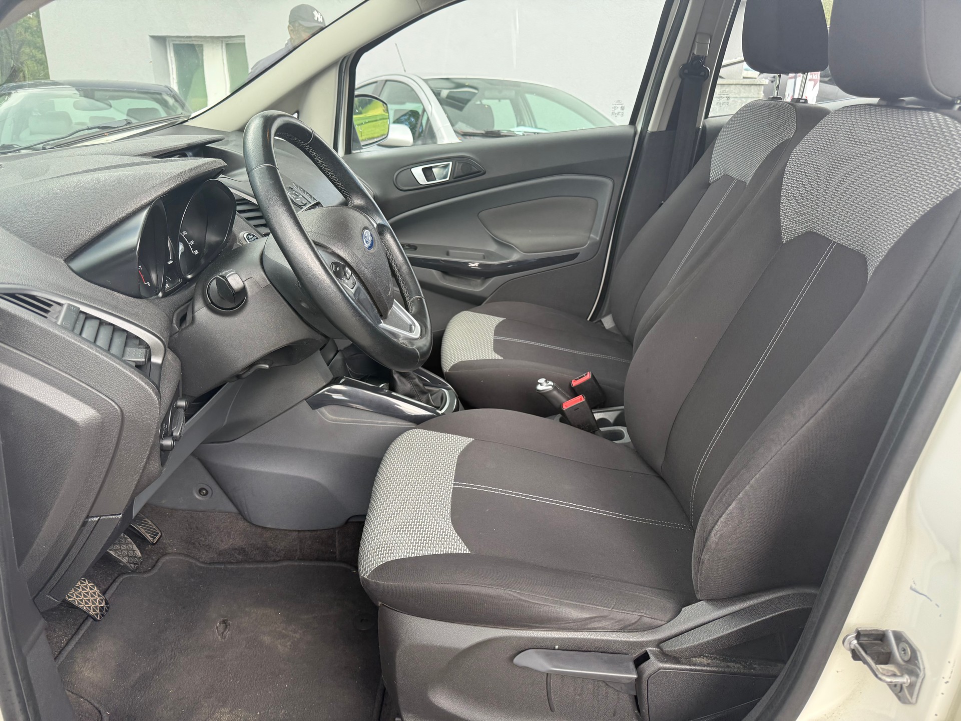FORD EcoSport 1.0 SCTi Titanium-image-6
