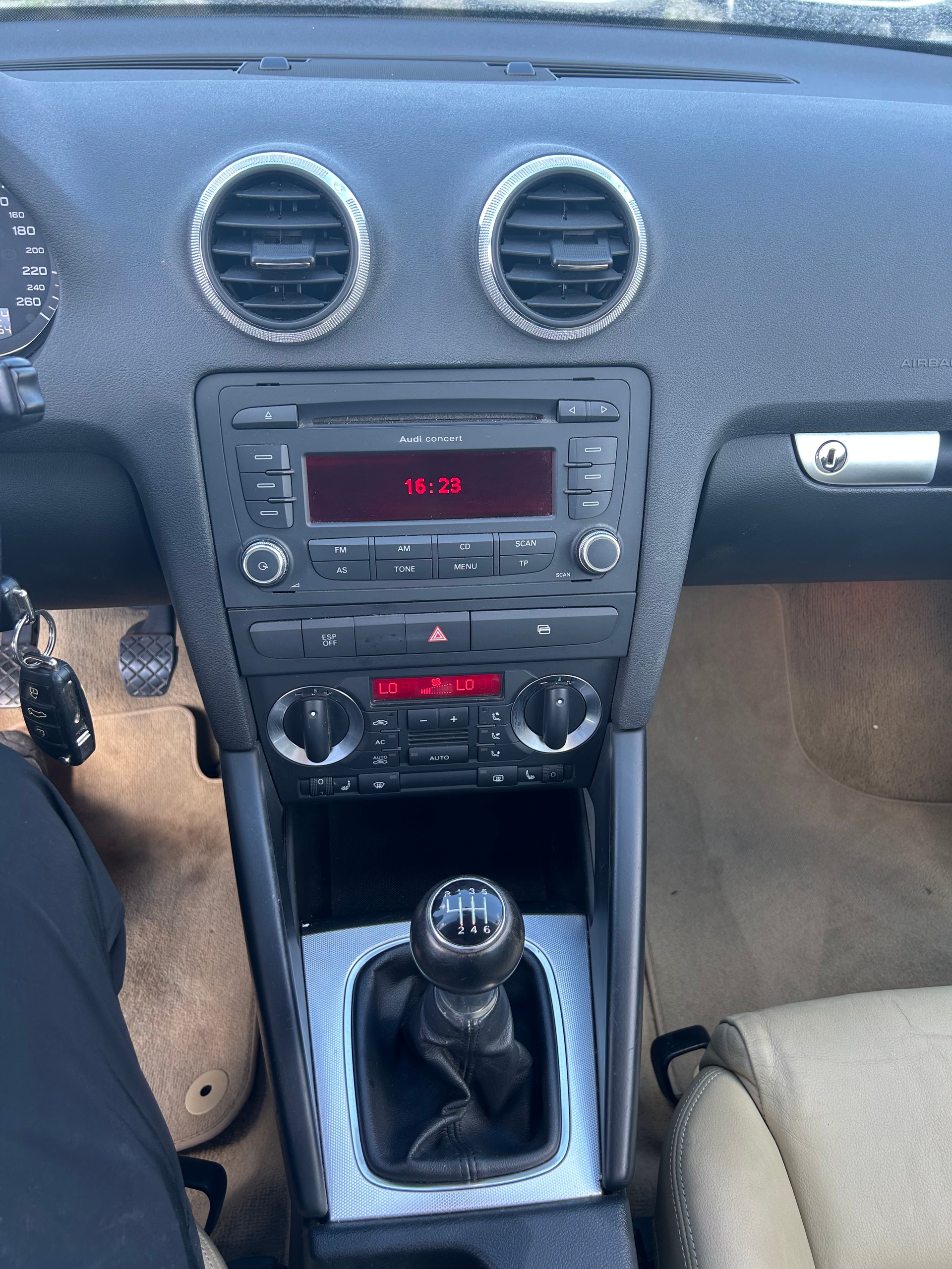 AUDI A3 Cabriolet 1.8 TFSI Ambition-image-13