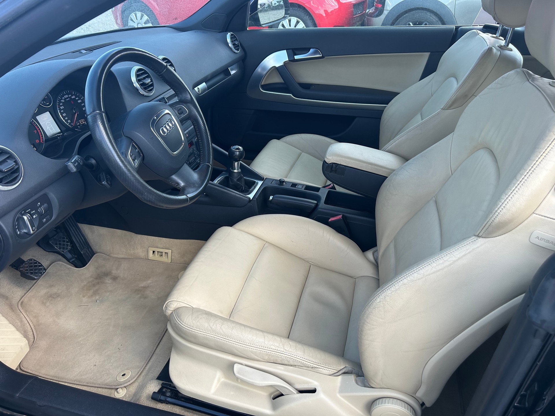 AUDI A3 Cabriolet 1.8 TFSI Ambition-image-9