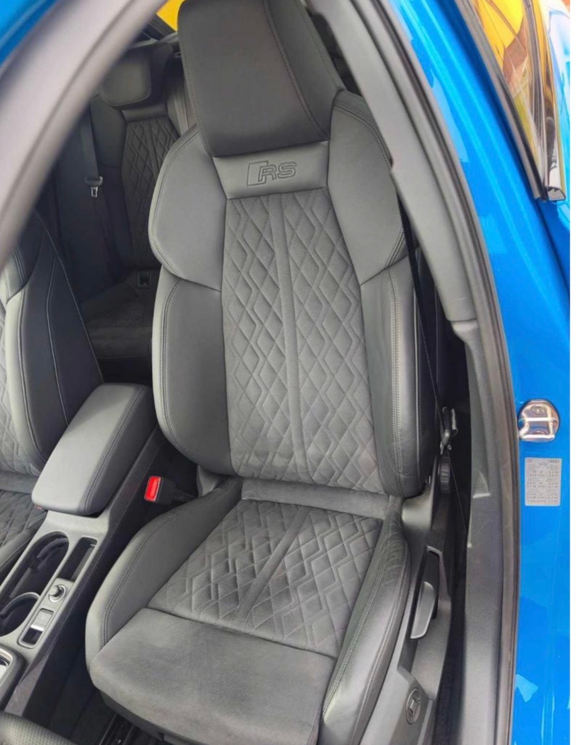 AUDI RS3 Sportback 2.5 TSI quattro S-tronic-image-4