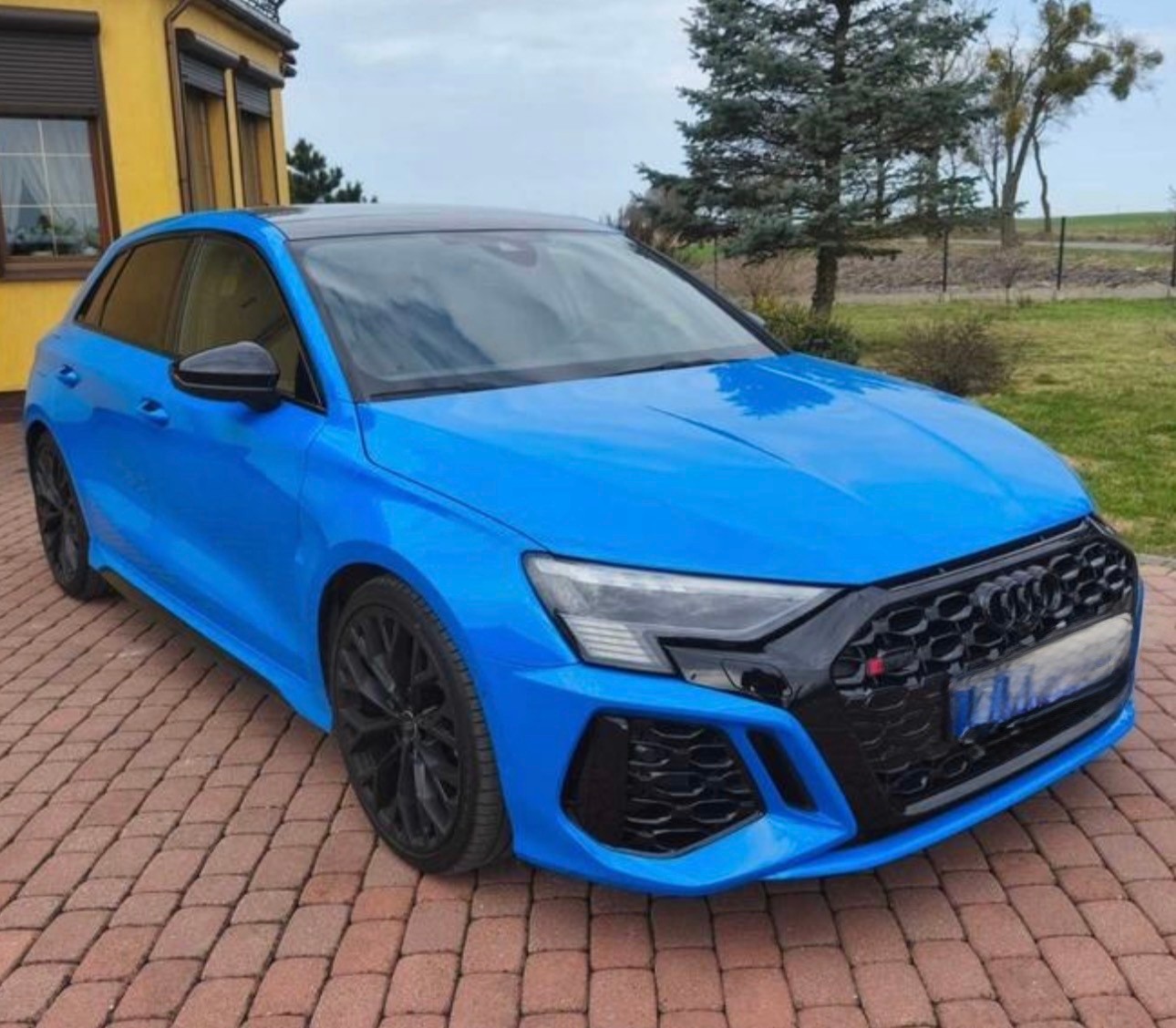 AUDI RS3 Sportback 2.5 TSI quattro S-tronic-image-1