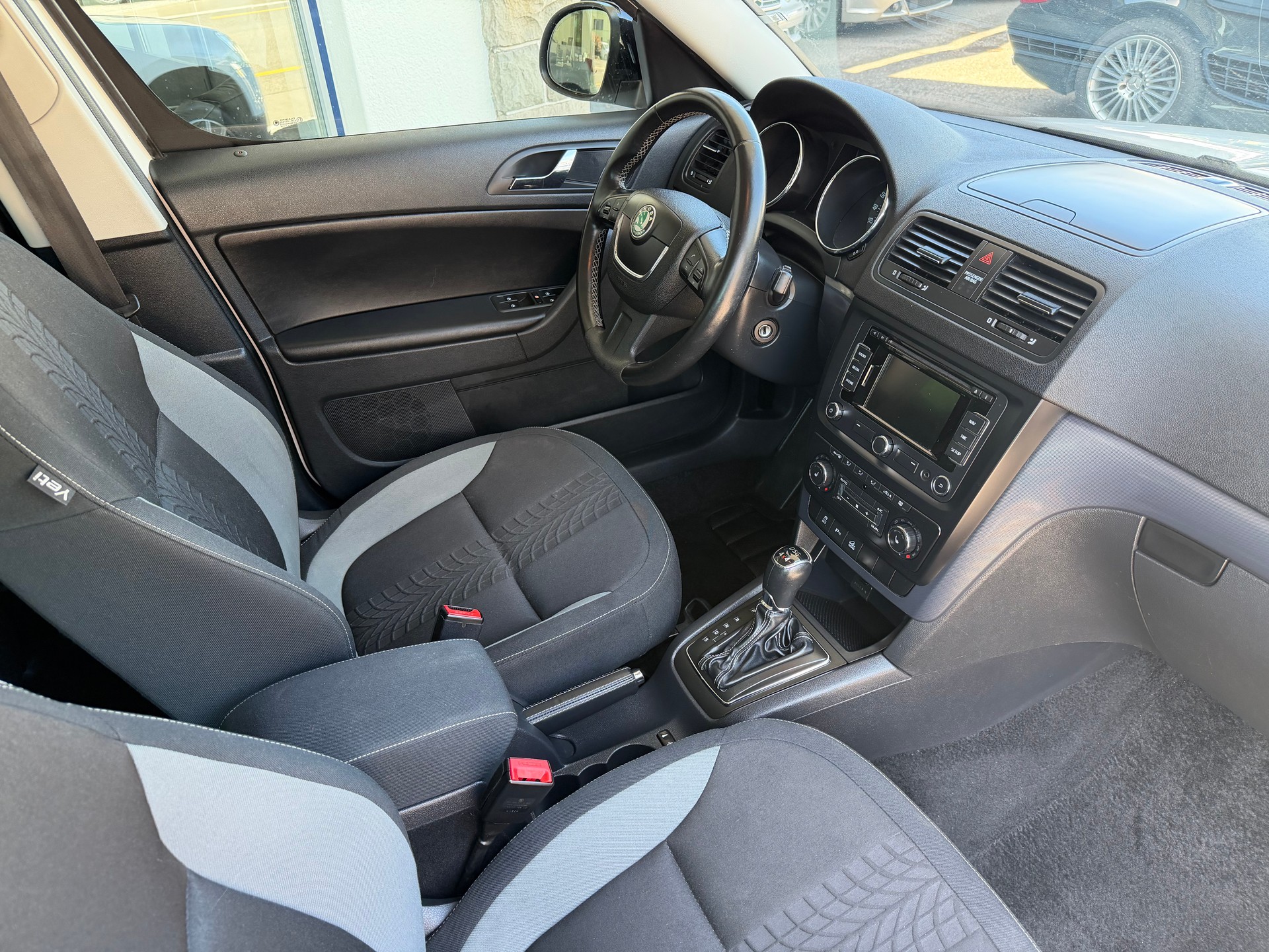 SKODA Yeti 1.8 TSI Adventure 4x4 DSG-image-9