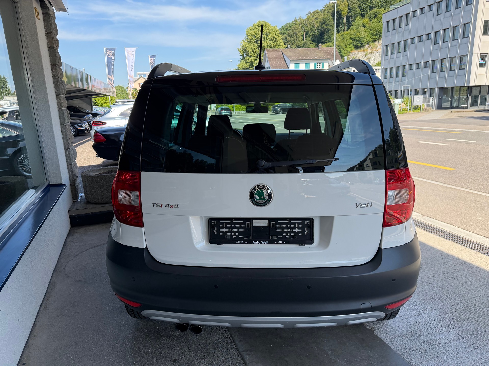 SKODA Yeti 1.8 TSI Adventure 4x4 DSG-image-5