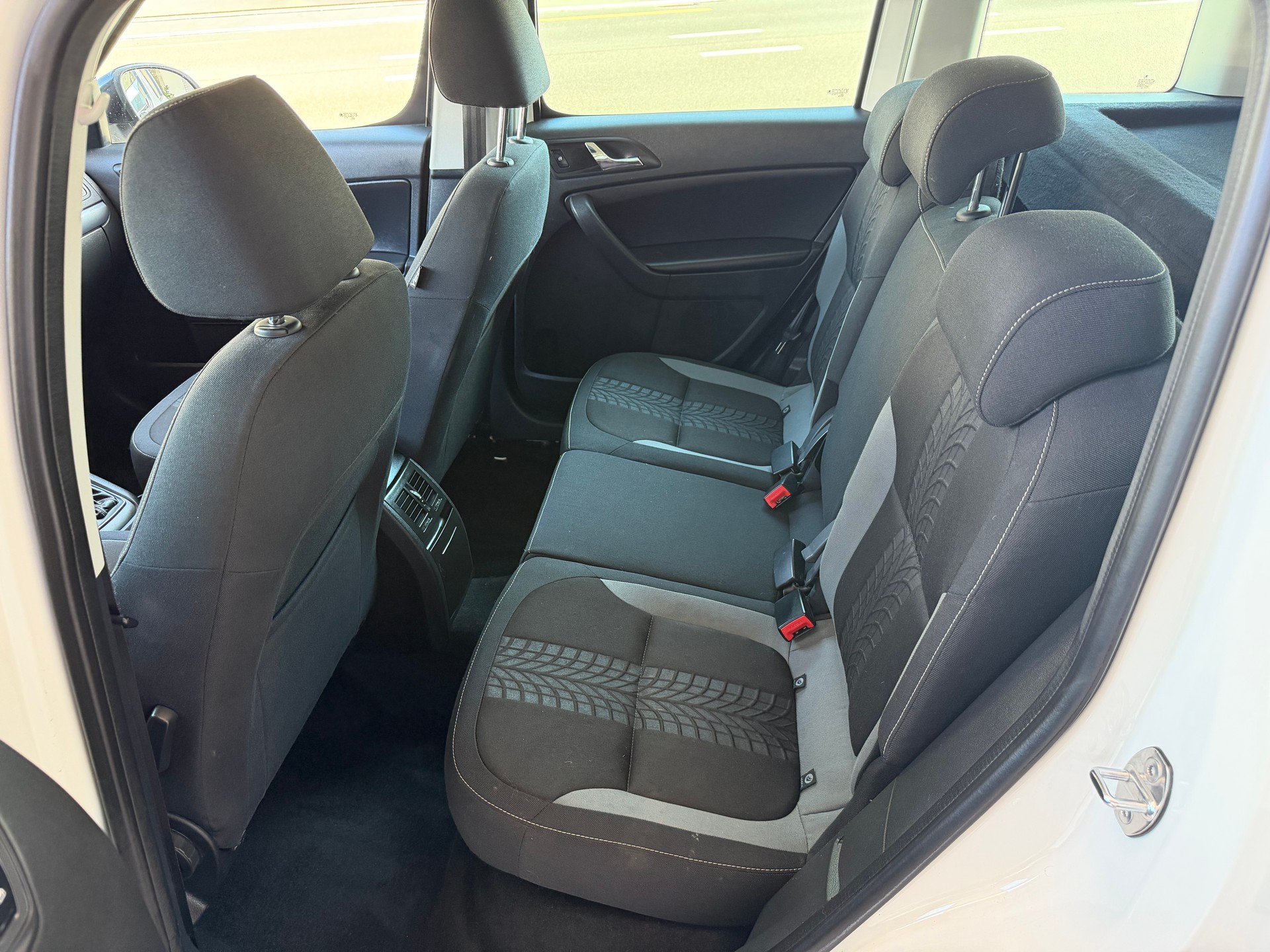 SKODA Yeti 1.8 TSI Adventure 4x4 DSG-image-8