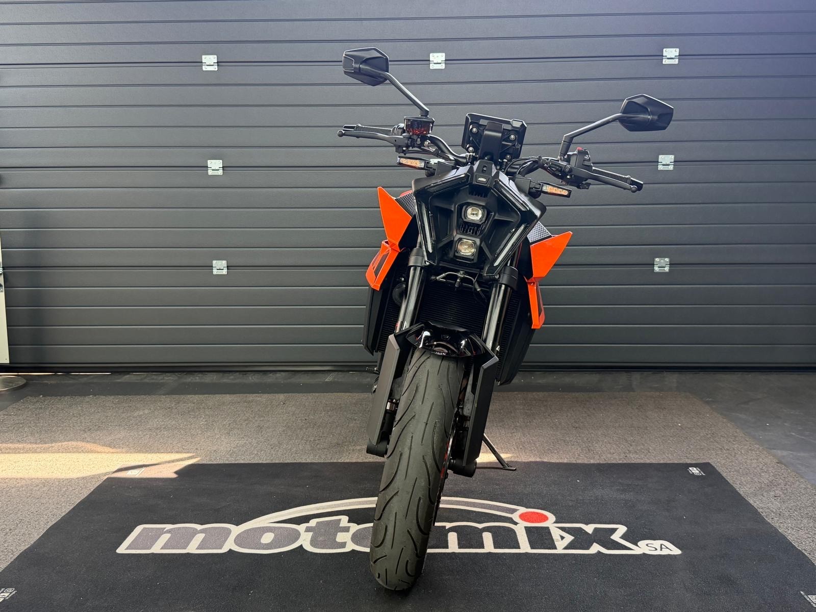 KTM 990 Duke-showroom-element-1