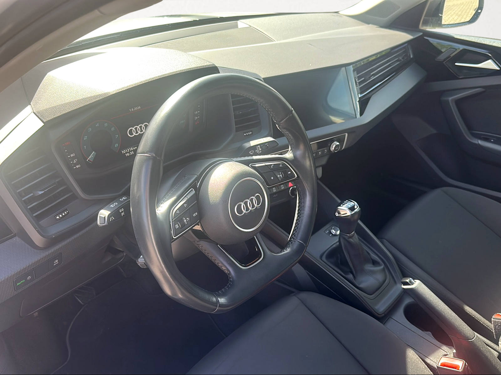 AUDI A1 Sportback 30 TFSI advanced-image-2