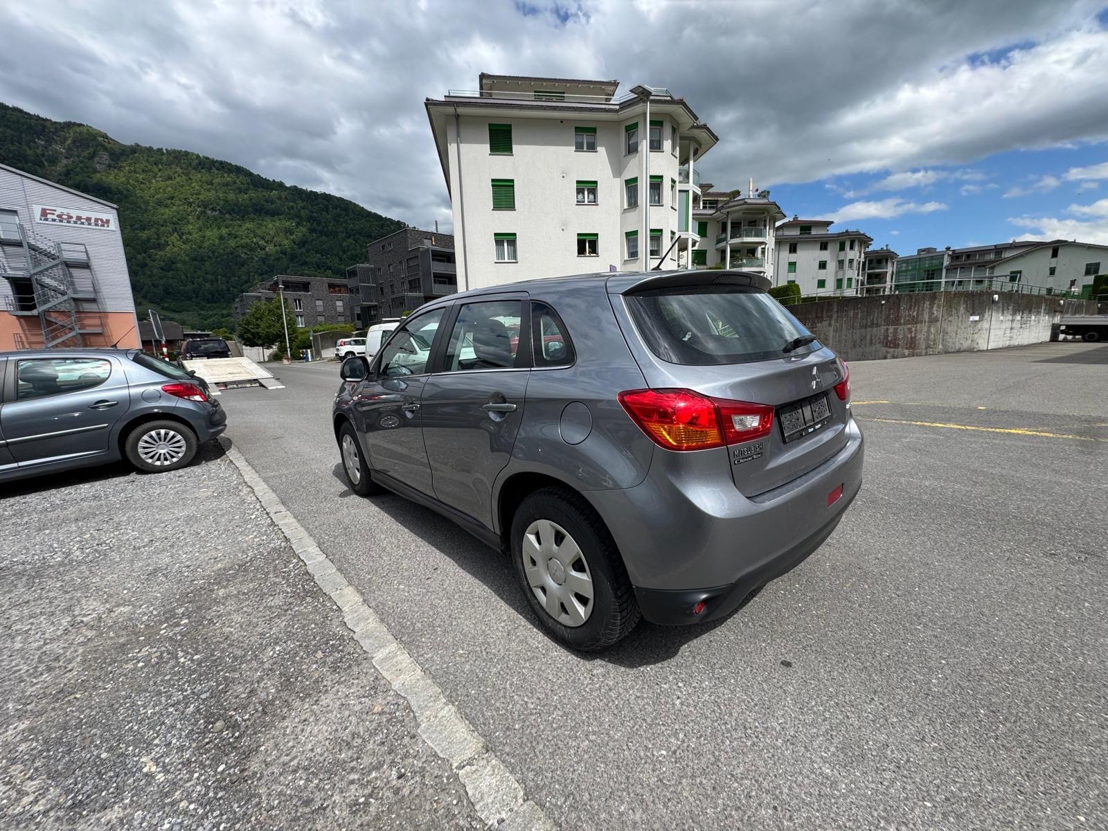 MITSUBISHI ASX 1.8 DID Celebration 300K 4WD-showroom-element-3