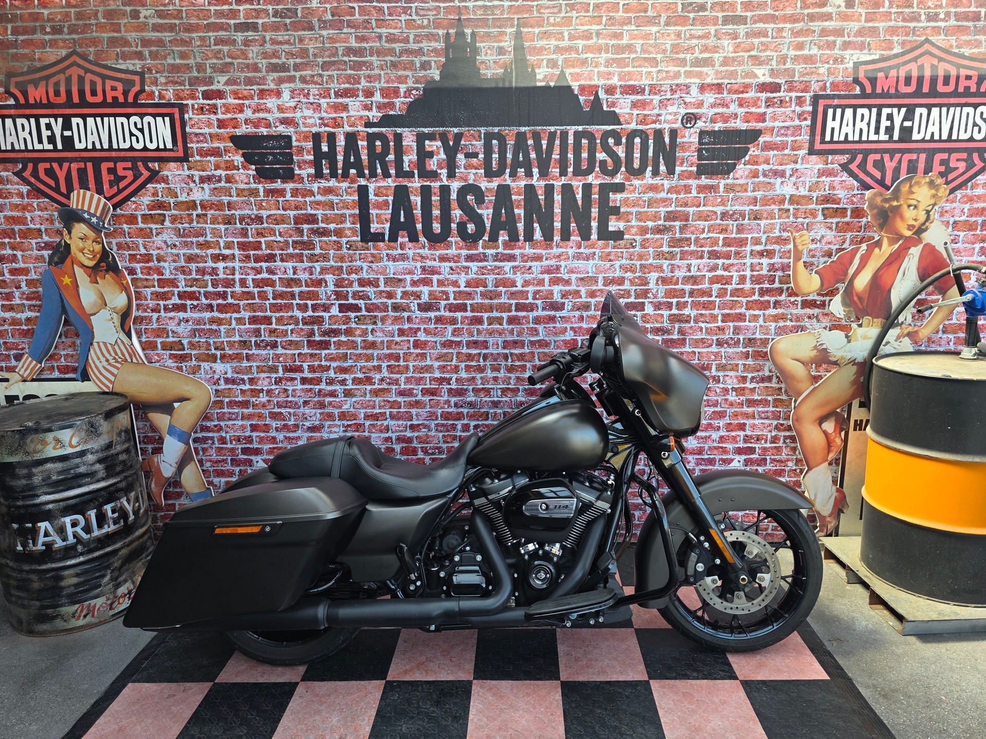 HARLEY-DAVIDSON FLHXS Street Glide Special 114