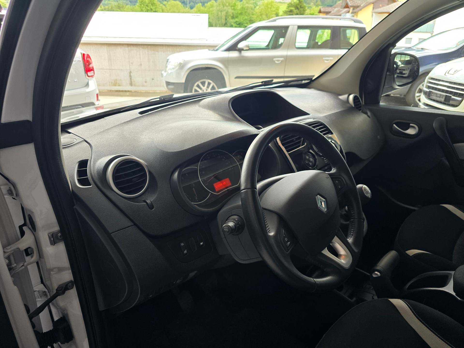 RENAULT Kangoo 1.5 dCi Swiss Edition-image-13
