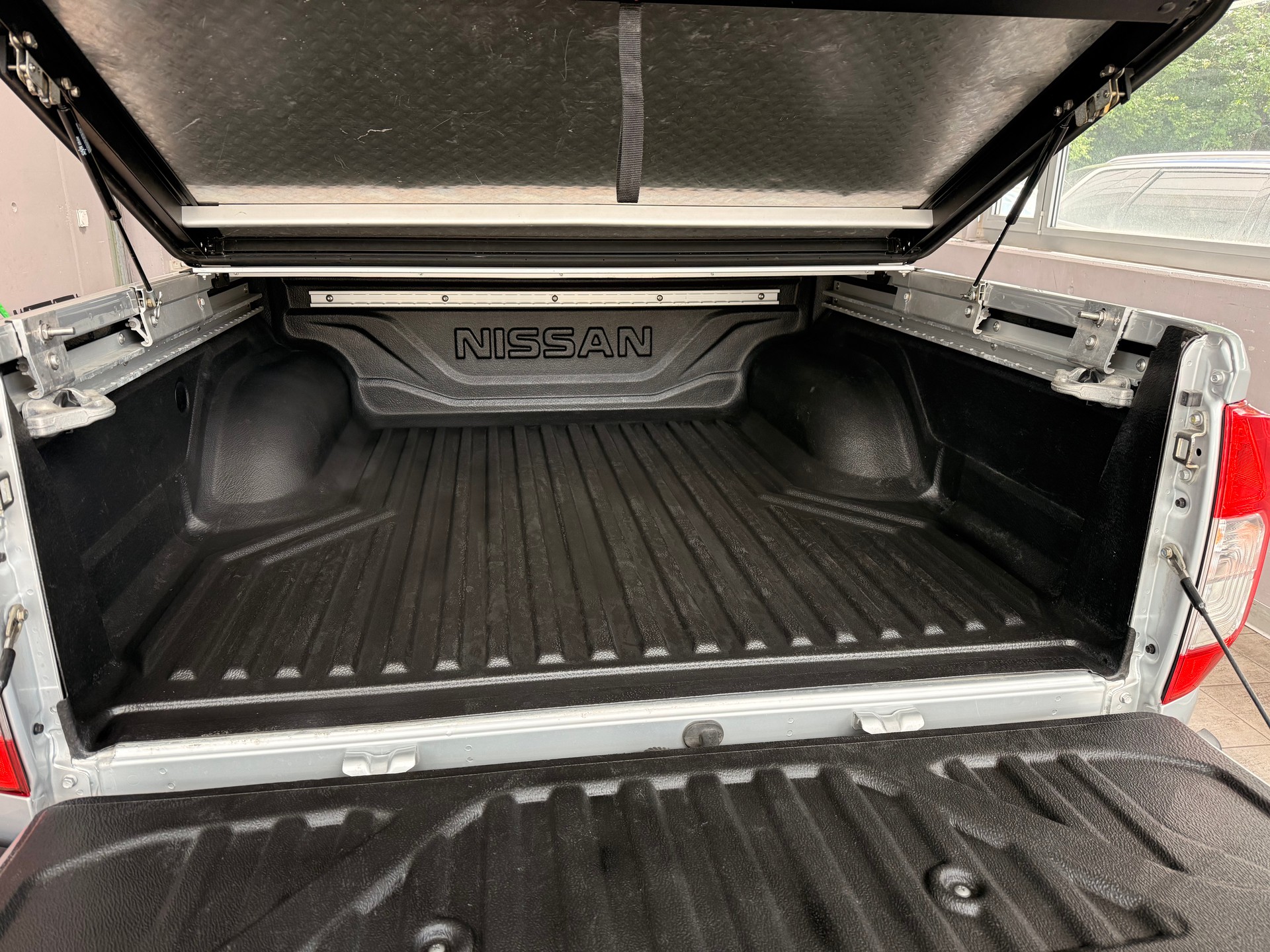 NISSAN Navara DC Tekna 4WD Diff-Sperre-image-11