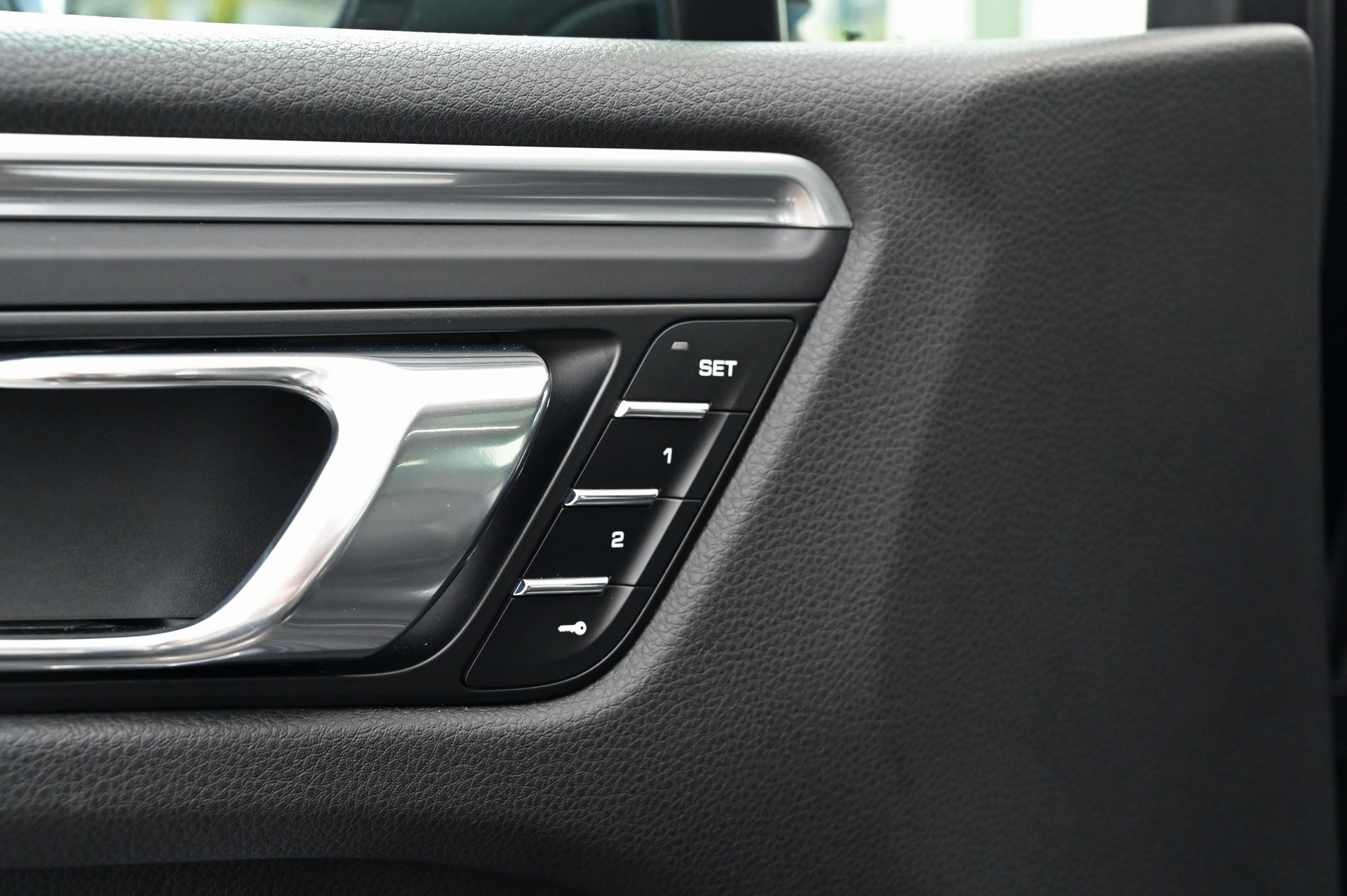 PORSCHE Macan PDK **frisch ab MFK**-image-17